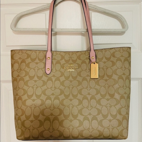 Coach Handbags - Beautiful Coach Purse